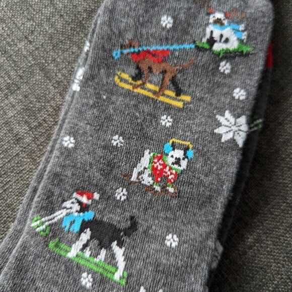 2/$20 - NWT Men's Davco Dogs on Skis Novelty Winter Holiday Socks - Picture 5 of 5